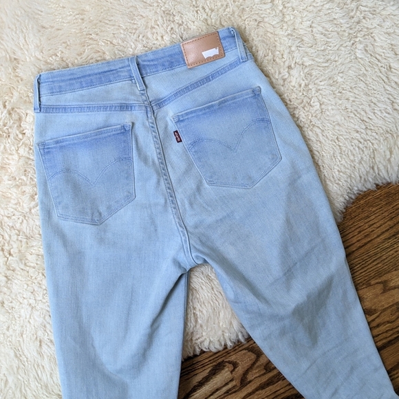 Levi's Light Blue High Rise Skinny Jeans - Picture 5 of 5